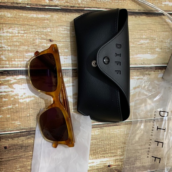 NWT Diff Sunglasses - Picture 2 of 5